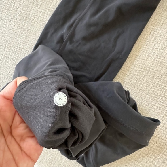 Lululemon cropped ruched back align leggings - Picture 3 of 3